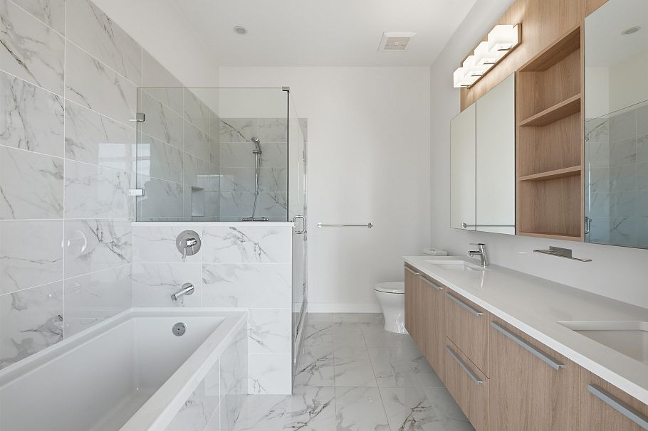504 1295 Conifer Street North Vancouver, BC - 10