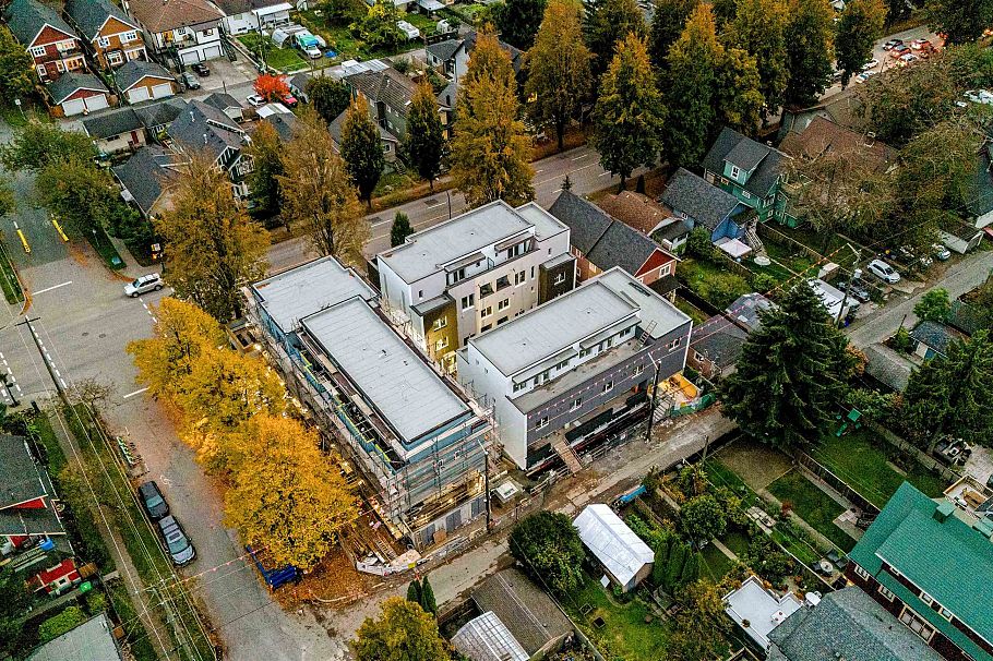 2071 E 1st Avenue Vancouver, BC - 38