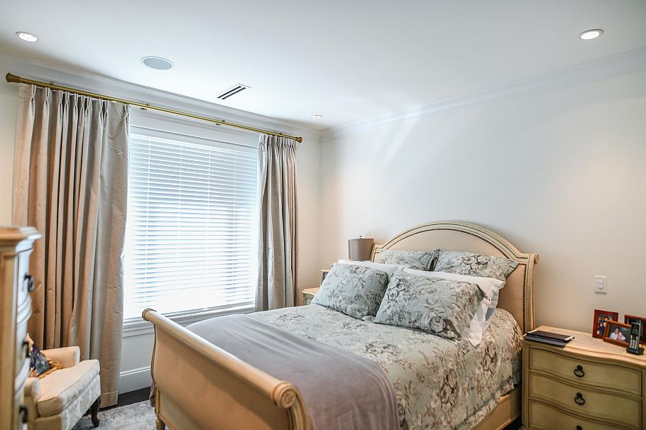 3085 W 49 Avenue Vancouver, BC - 23