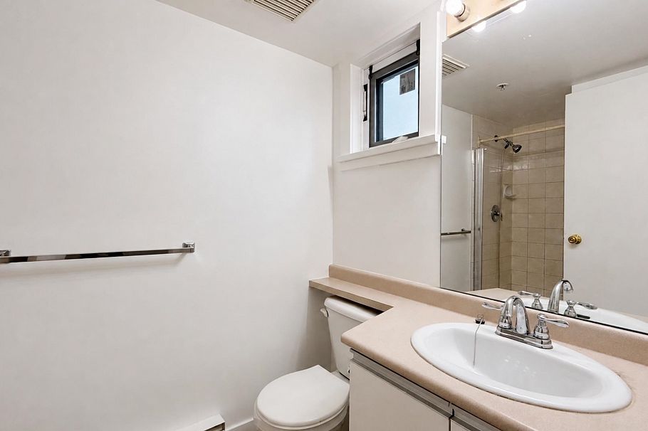 1 2528 E Broadway Vancouver, BC - 12