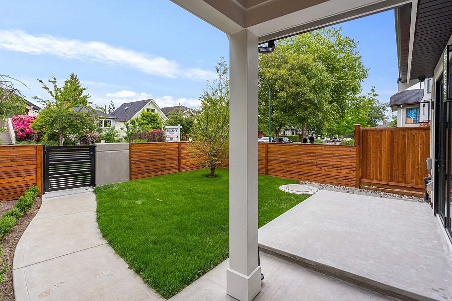 1 2258 Napier Street Vancouver, BC - 26