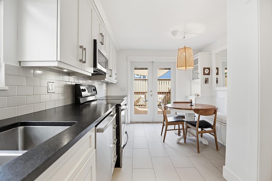 375 E 28th Avenue Vancouver, BC - 8
