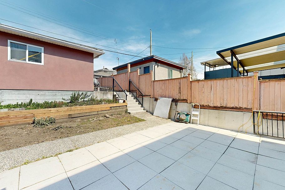 919 E 64th Avenue Vancouver, BC - 2