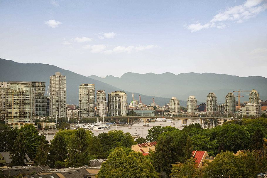 1243 W 7th Avenue Vancouver, BC - 35