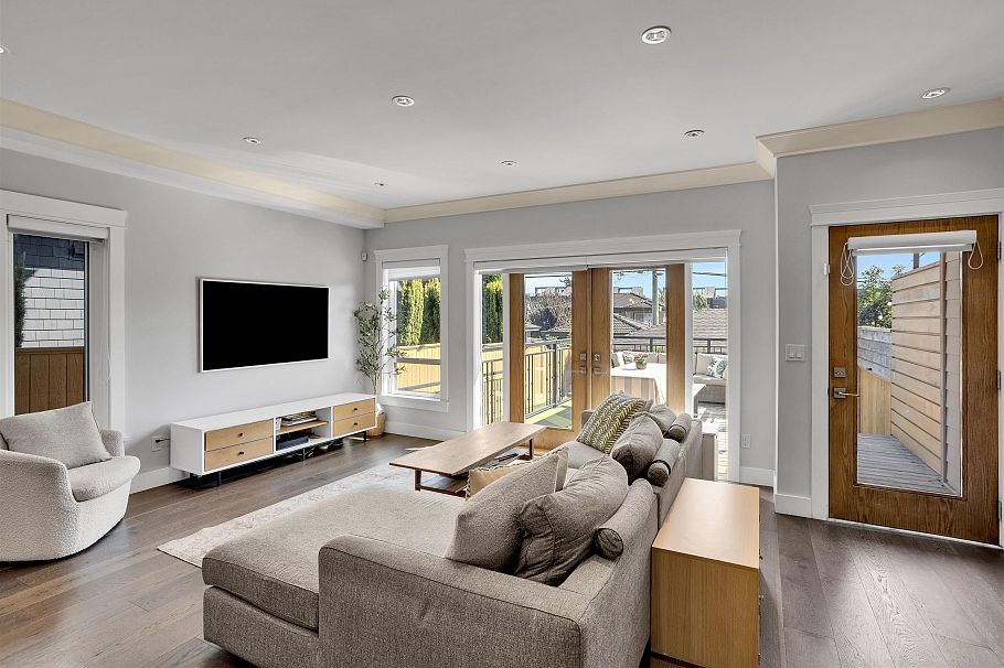 545 E 4th Street North Vancouver, BC - 16