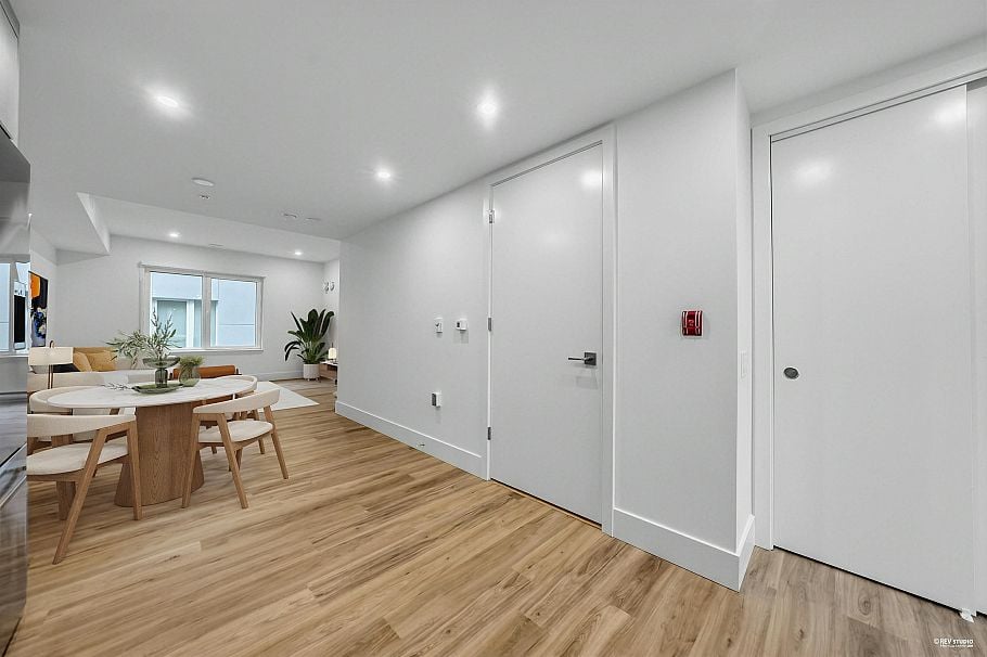 2071 E 1st Avenue Vancouver, BC - 16