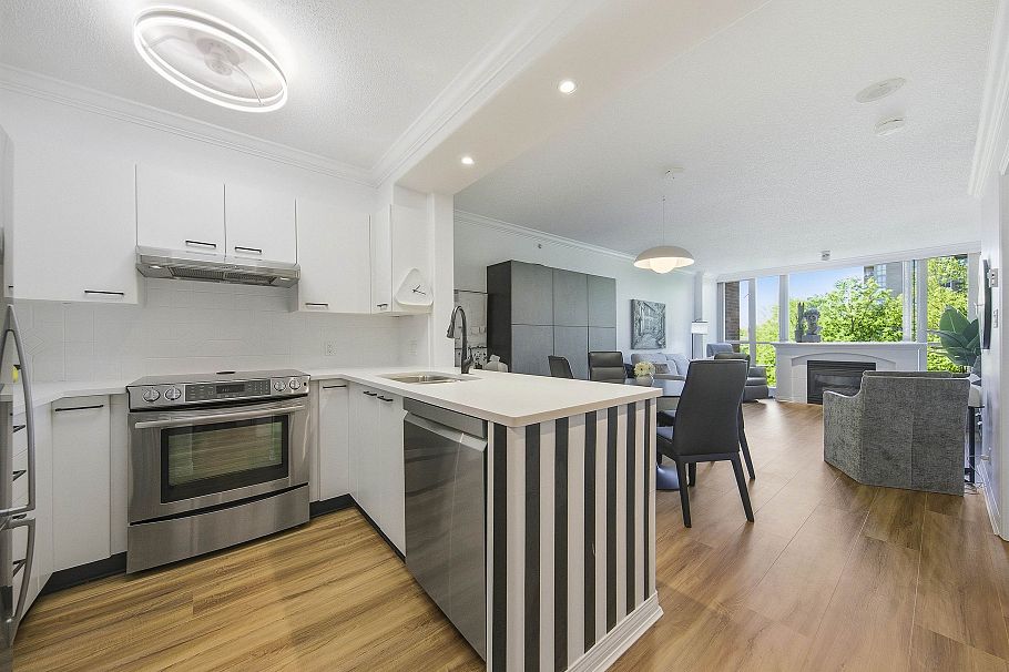 403 1575 W 10th Avenue Vancouver, BC - 2