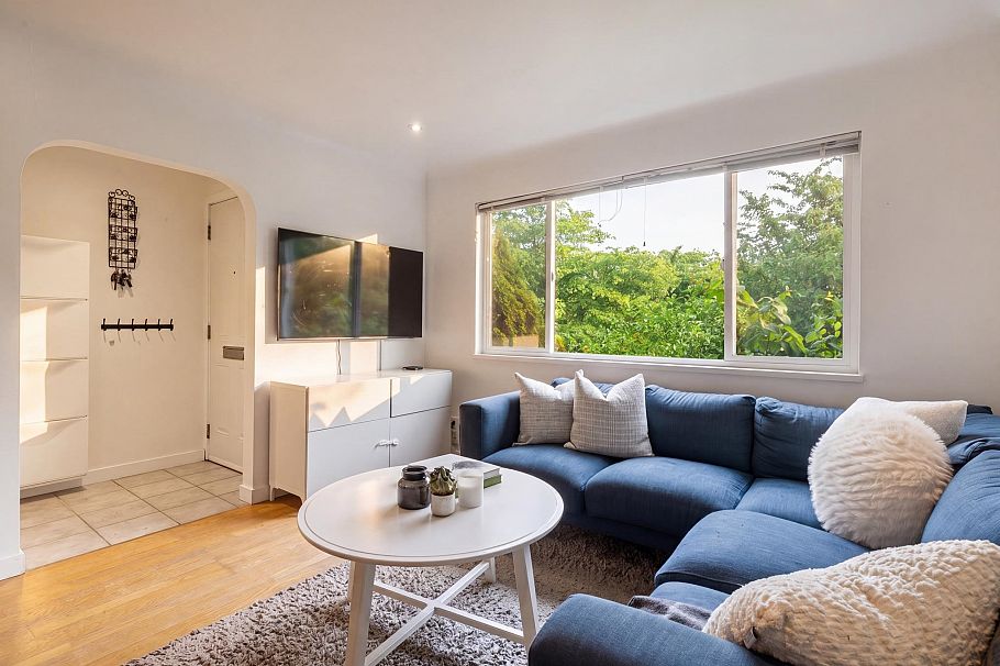 3172 E 2nd Avenue Vancouver, BC - 5