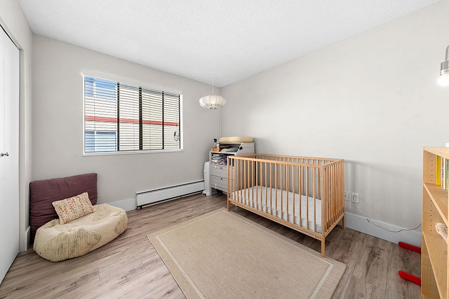202 1610 Chesterfield Avenue North Vancouver, BC - 23