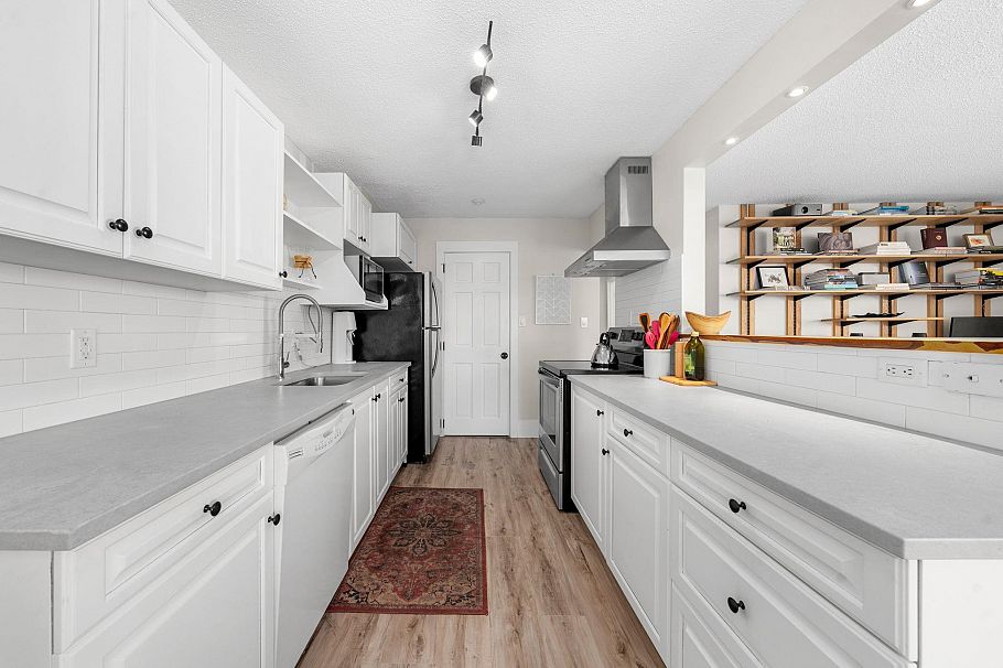202 1610 Chesterfield Avenue North Vancouver, BC - 7