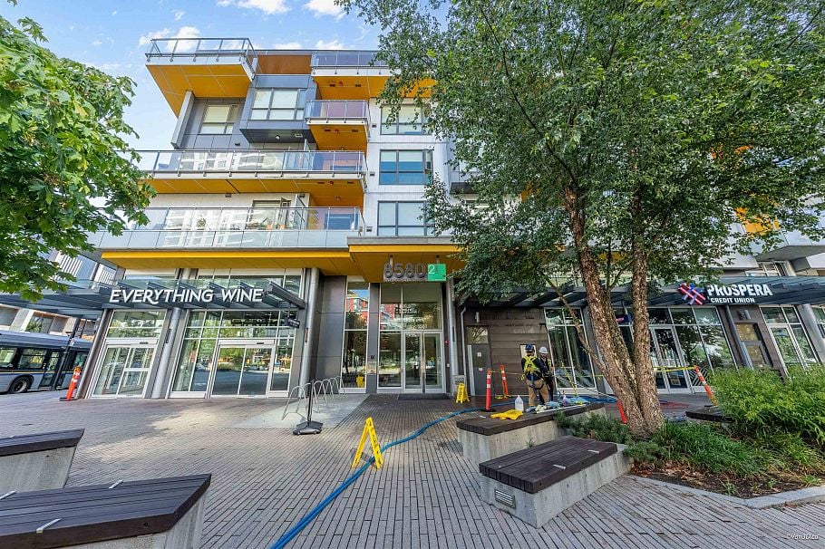 711 8580 River District Crossing Vancouver, BC - 1