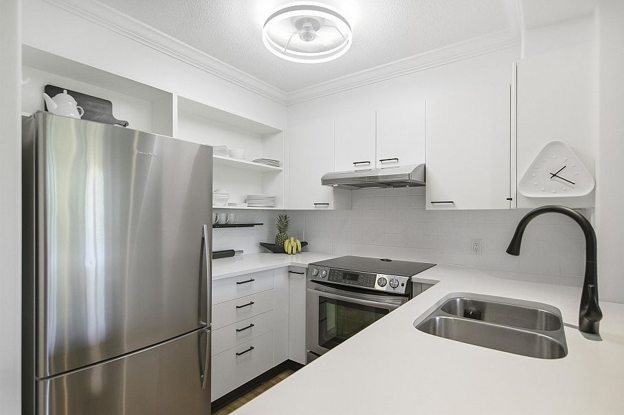 403 1575 W 10th Avenue Vancouver, BC - 4