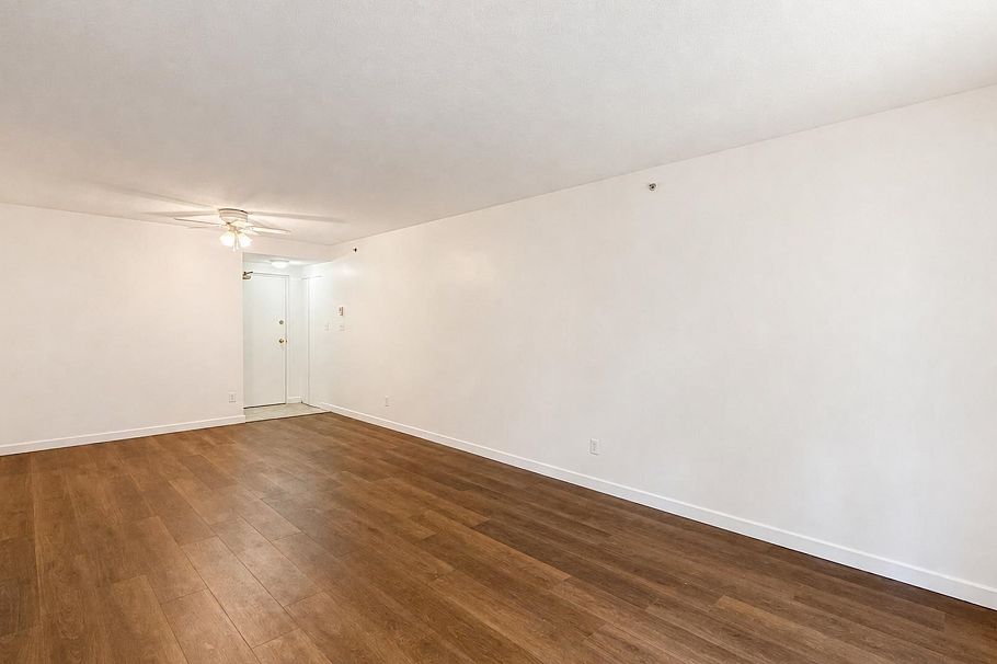 1 2528 E Broadway Vancouver, BC - 6