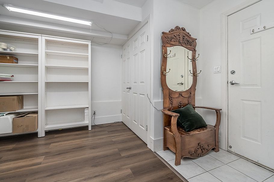2866 Sotao Avenue Vancouver, BC - 26