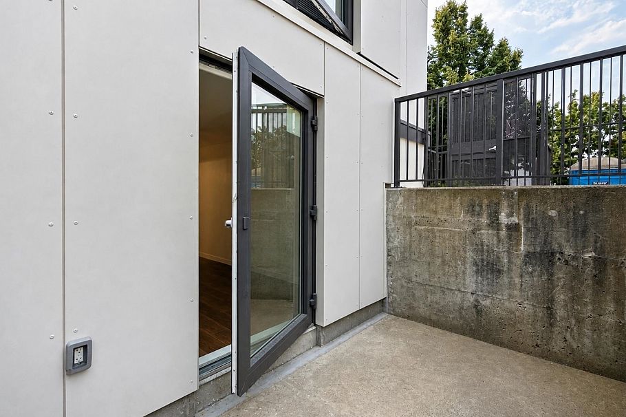 1 2528 E Broadway Vancouver, BC - 18