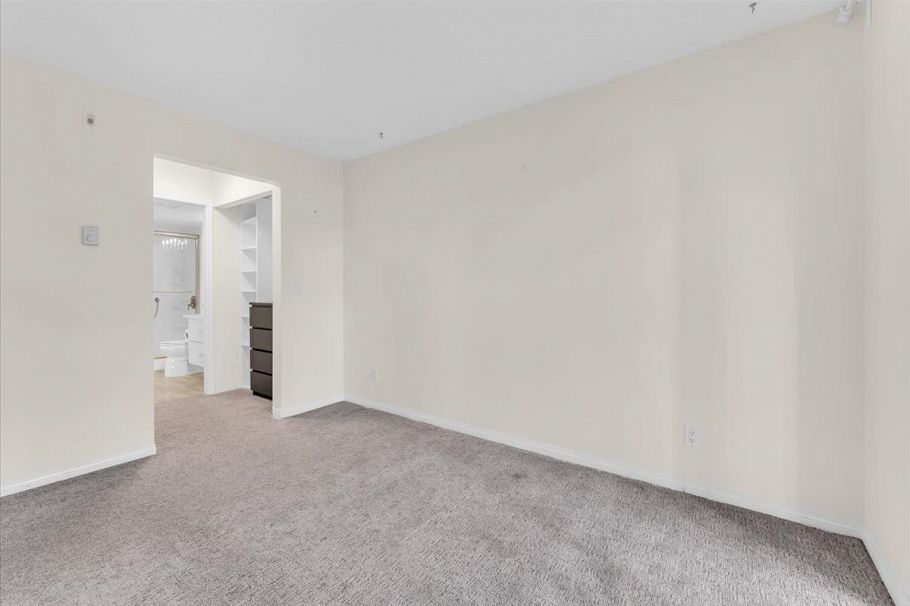 208 333 E 1st Street North Vancouver, BC - 19