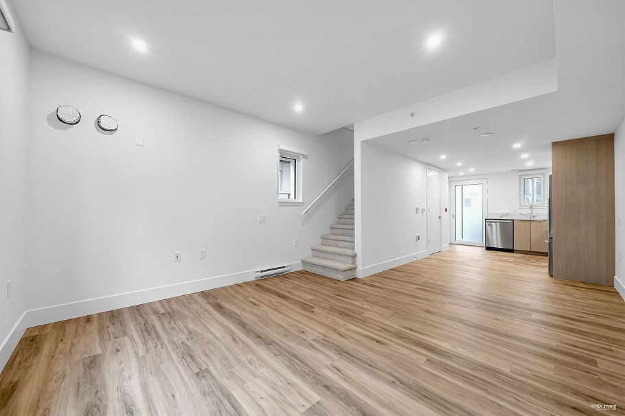 2071 E 1st Avenue Vancouver, BC - 14