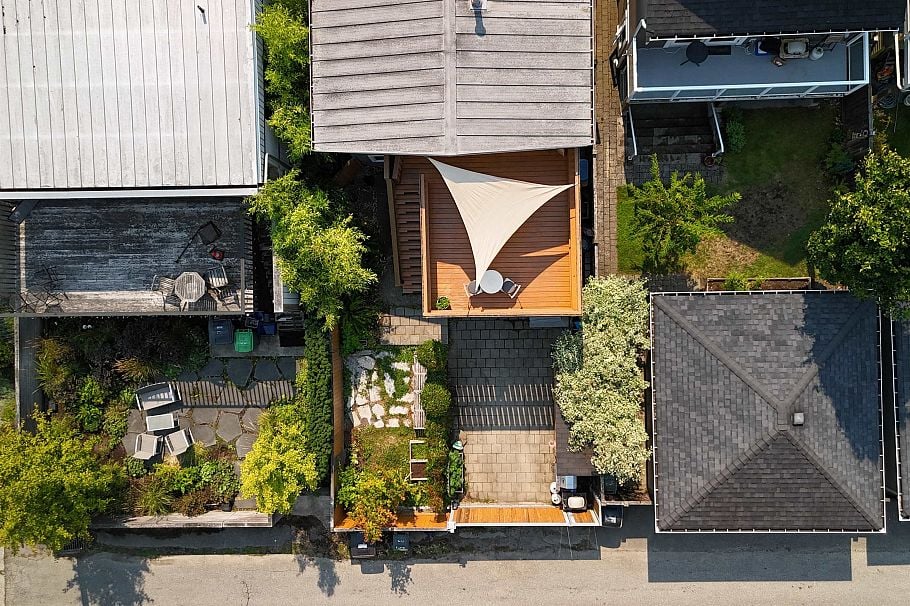 375 E 28th Avenue Vancouver, BC - 38