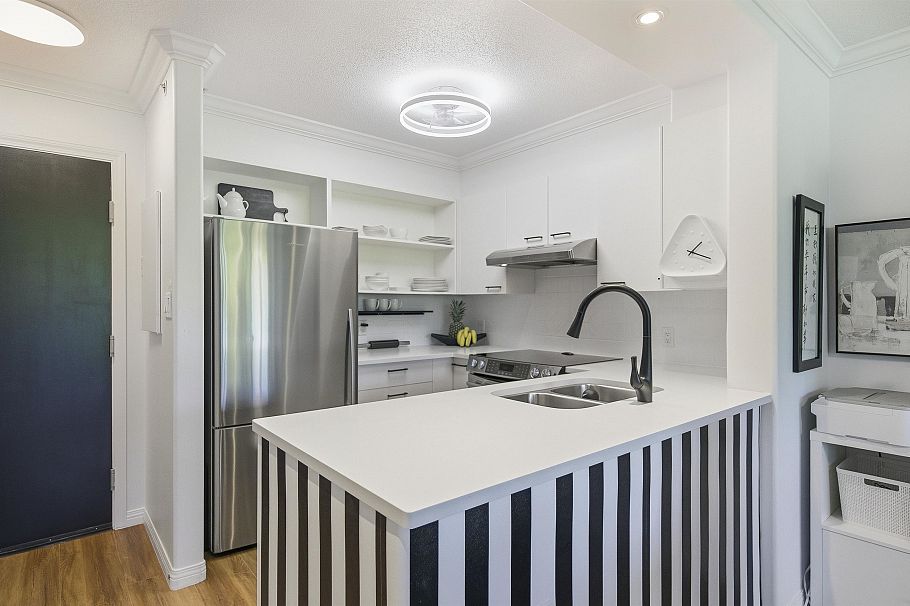 403 1575 W 10th Avenue Vancouver, BC - 5