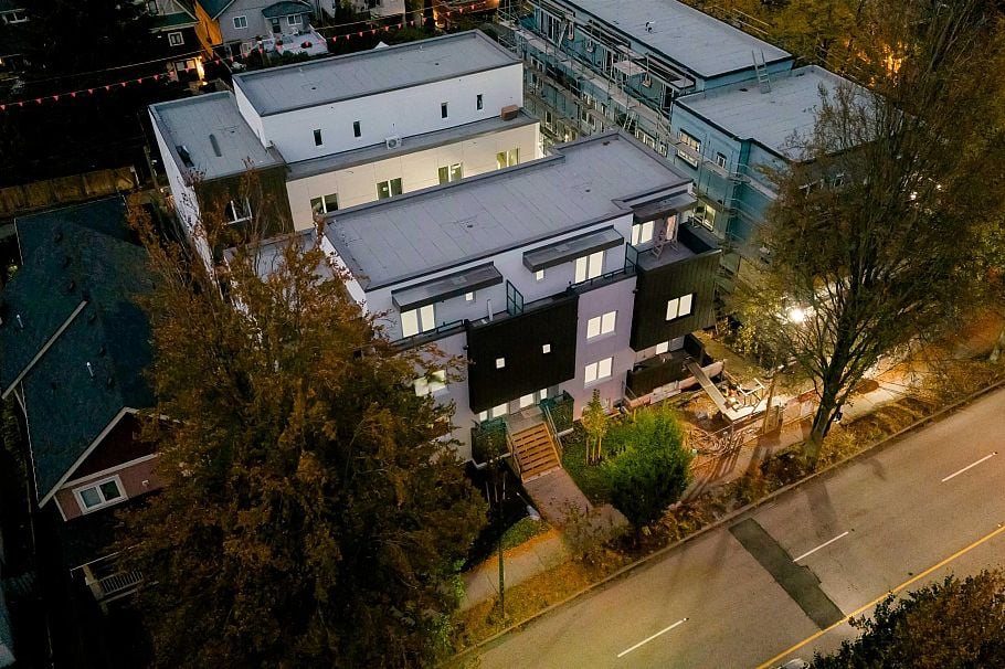 111 2085 E 1st Avenue Vancouver, BC - 2