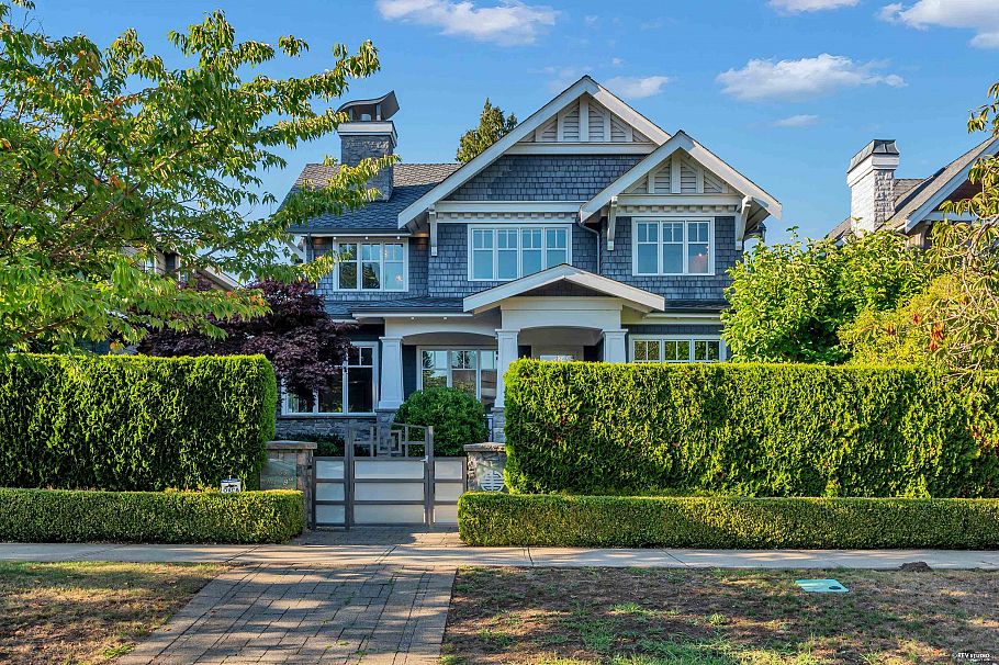 4055 W 39th Avenue Vancouver, BC - 1