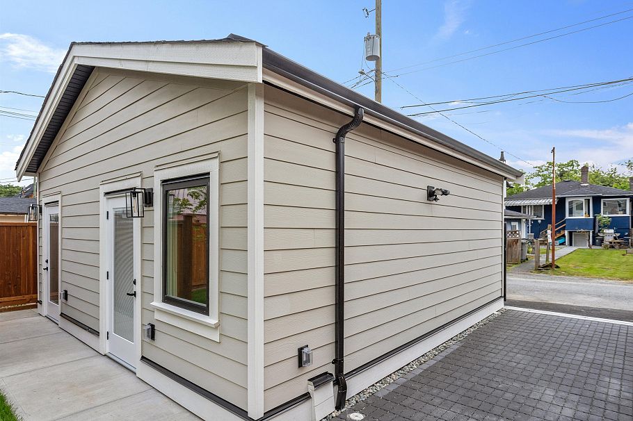 2 2258 Napier Street Vancouver, BC - 24