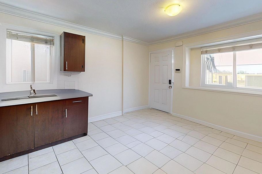 919 E 64th Avenue Vancouver, BC - 3