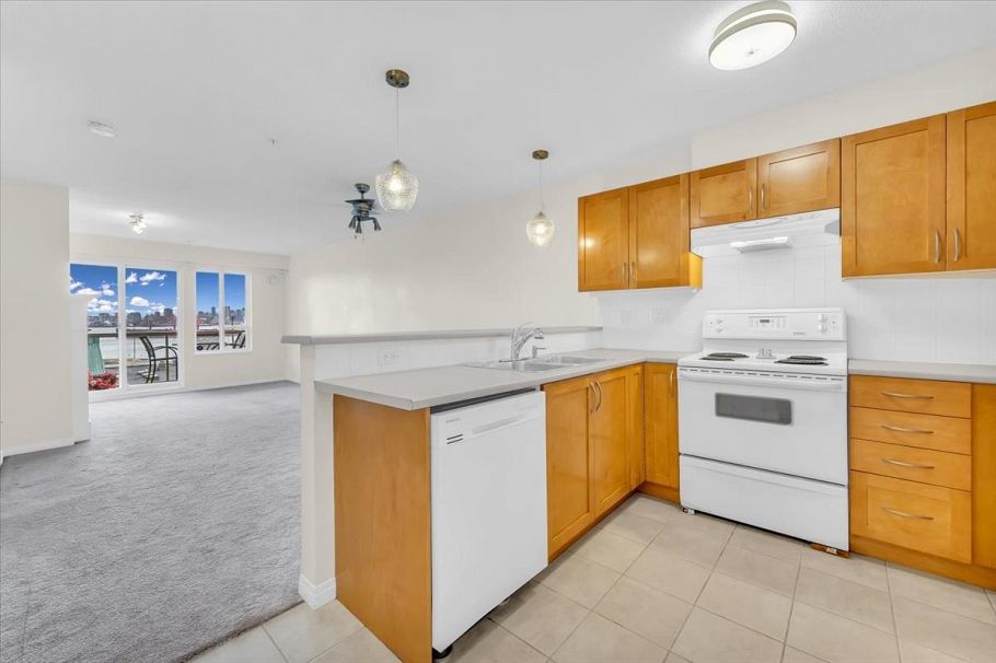208 333 E 1st Street North Vancouver, BC - 5