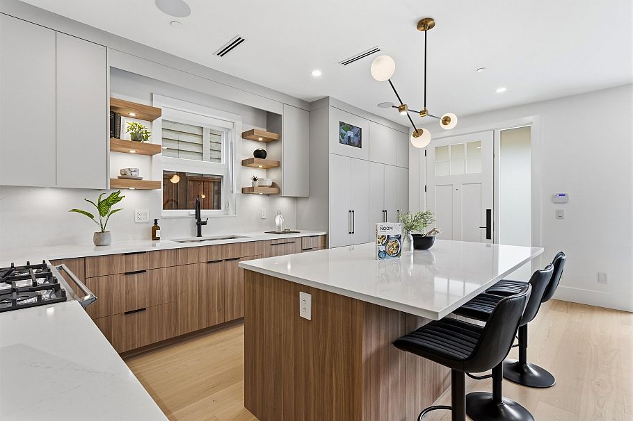 1 2258 Napier Street Vancouver, BC - 10