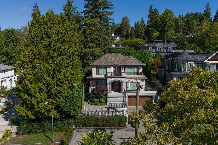 3085 W 49 Avenue Vancouver, BC - 30