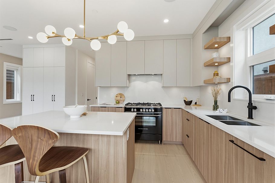 2 2258 Napier Street Vancouver, BC - 1