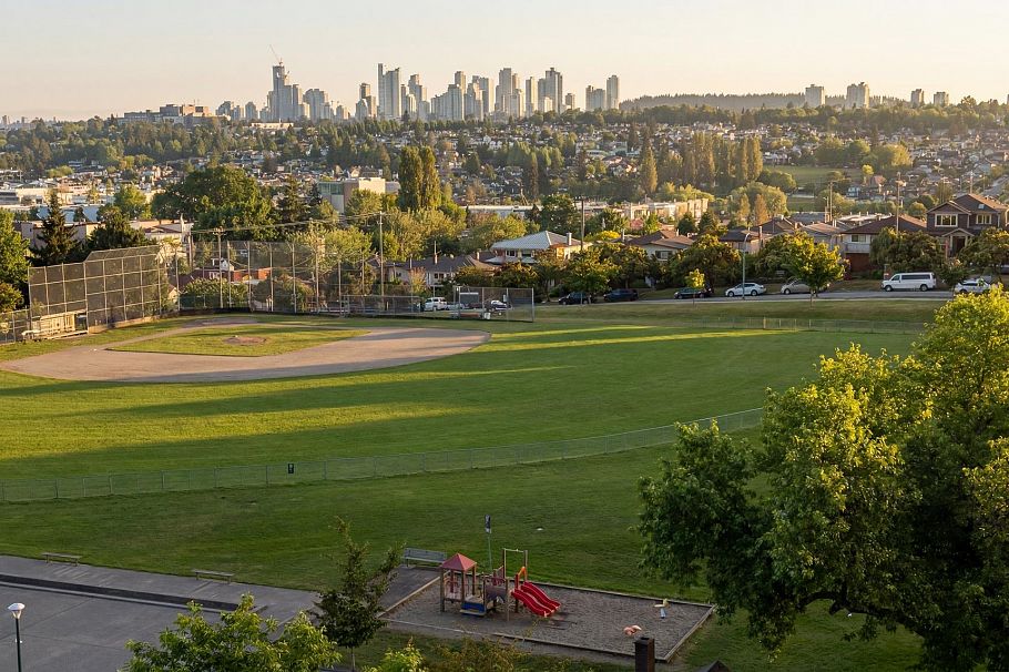 3172 E 2nd Avenue Vancouver, BC - 39