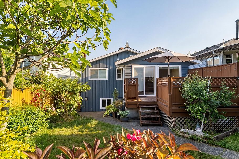 3172 E 2nd Avenue Vancouver, BC - 20