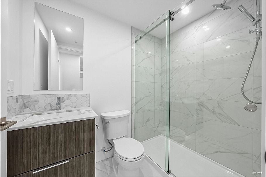 2071 E 1st Avenue Vancouver, BC - 28