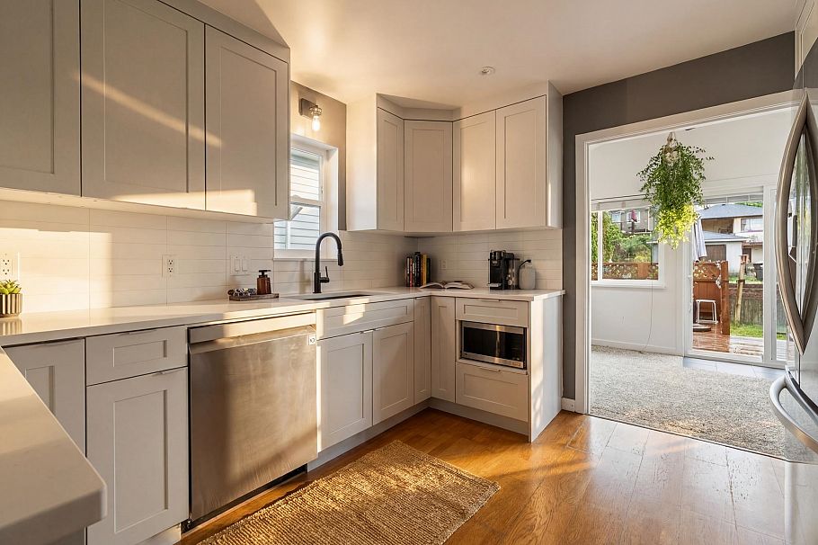 3172 E 2nd Avenue Vancouver, BC - 15