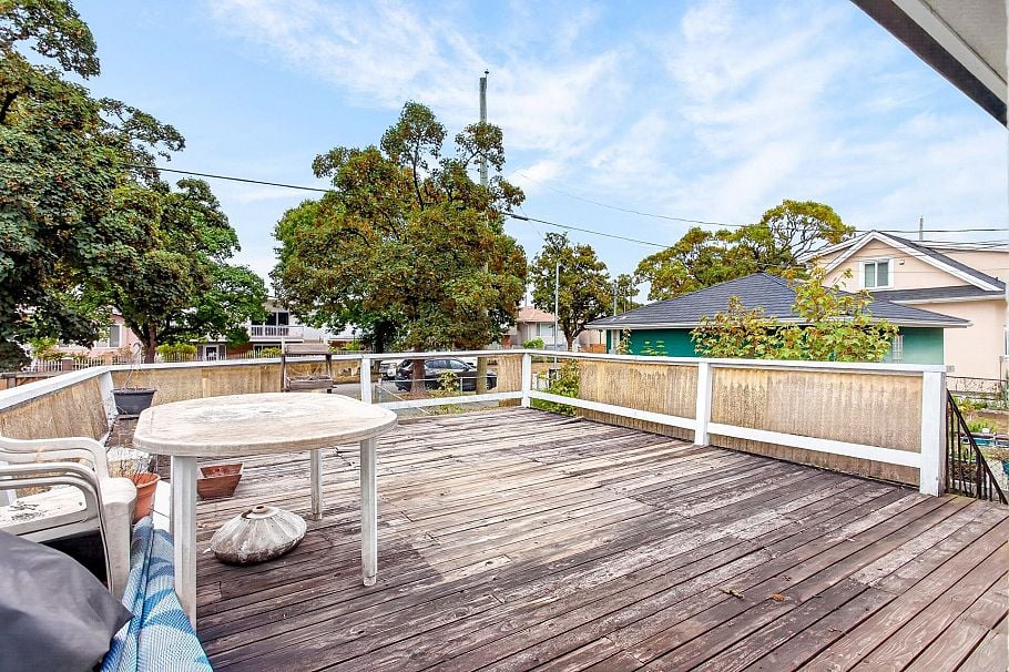 2175 Waverley Avenue Vancouver, BC - 23