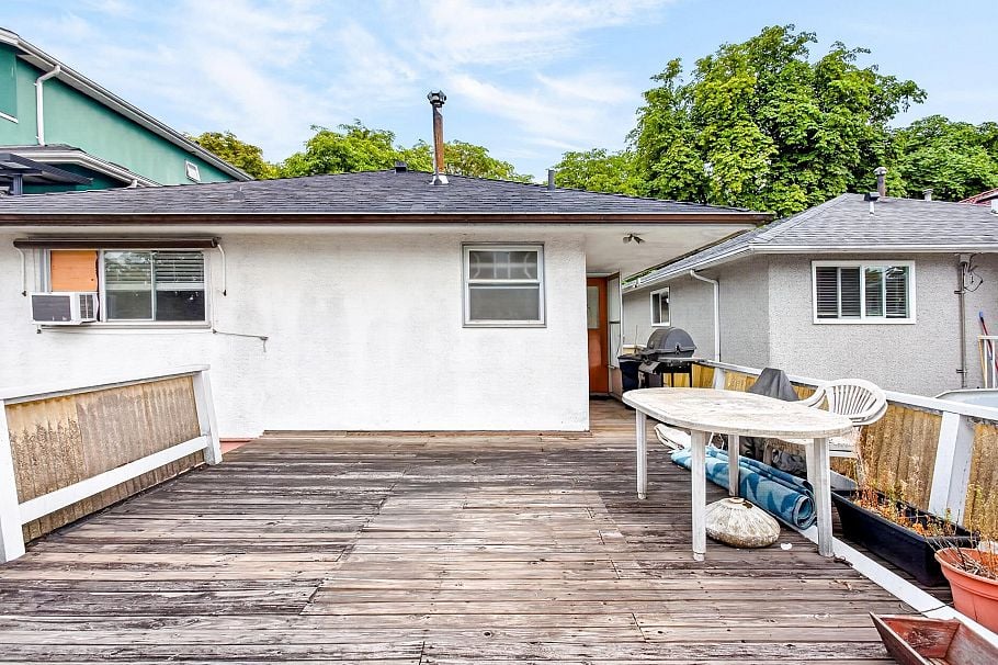 2175 Waverley Avenue Vancouver, BC - 24