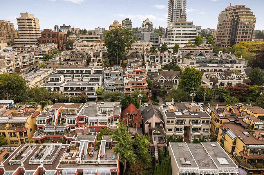 1243 W 7th Avenue Vancouver, BC - 40