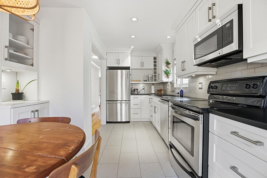 375 E 28th Avenue Vancouver, BC - 9