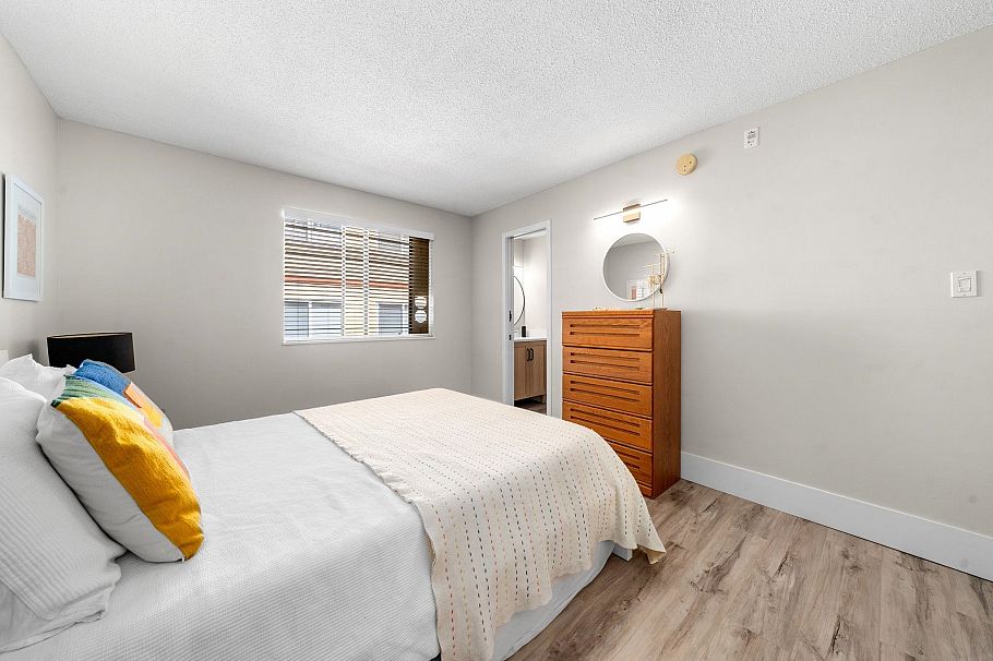 202 1610 Chesterfield Avenue North Vancouver, BC - 19