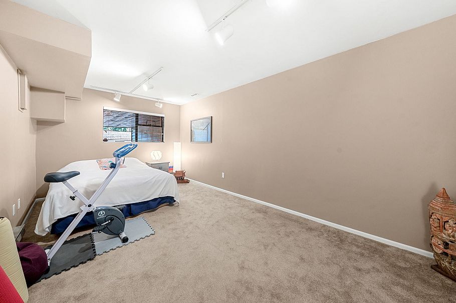 826 Frederick Road North Vancouver, BC - 28