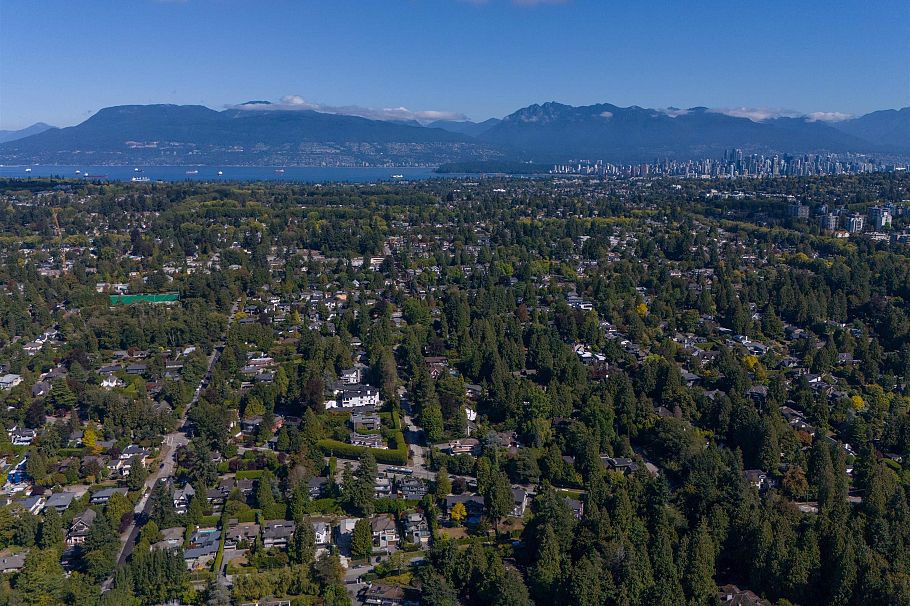 3085 W 49 Avenue Vancouver, BC - 36