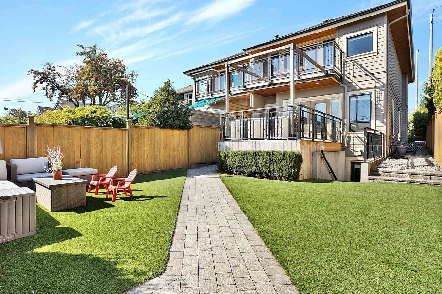 545 E 4th Street North Vancouver, BC - 1
