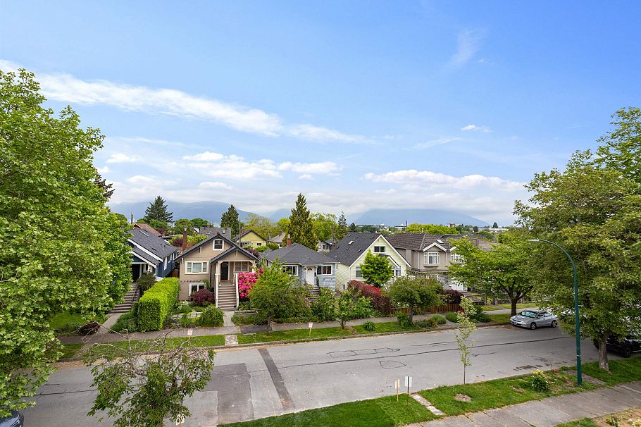 1 2258 Napier Street Vancouver, BC - 24