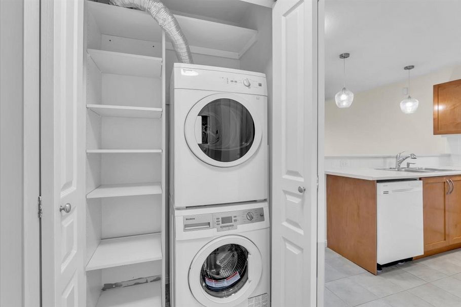 208 333 E 1st Street North Vancouver, BC - 8