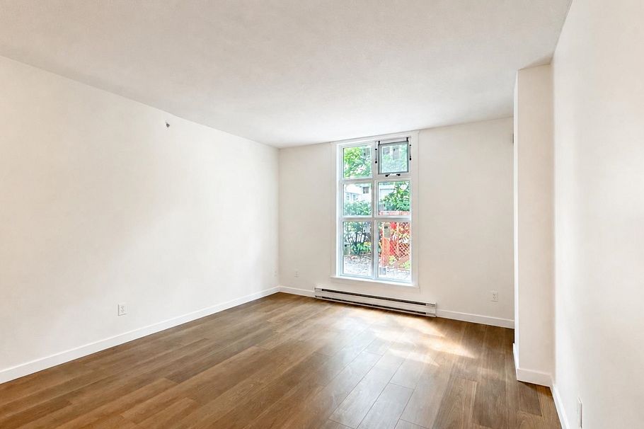 1 2528 E Broadway Vancouver, BC - 3