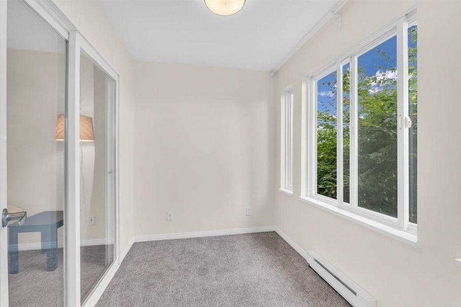 208 333 E 1st Street North Vancouver, BC - 17