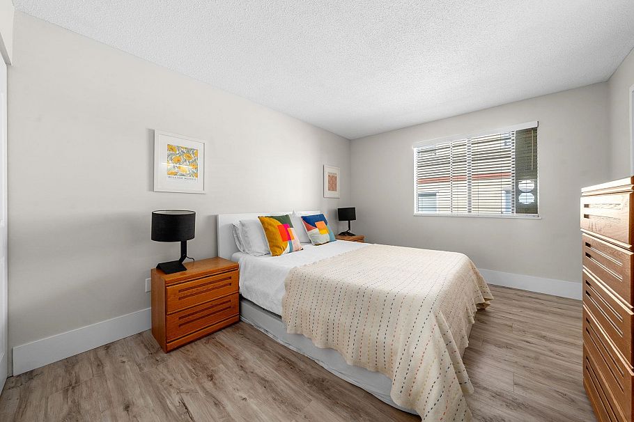 202 1610 Chesterfield Avenue North Vancouver, BC - 18