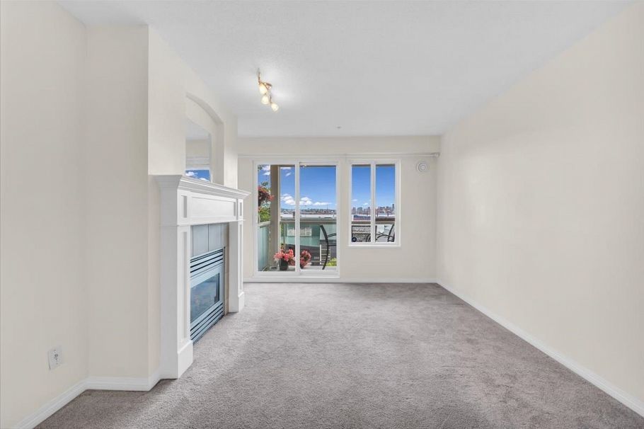 208 333 E 1st Street North Vancouver, BC - 12