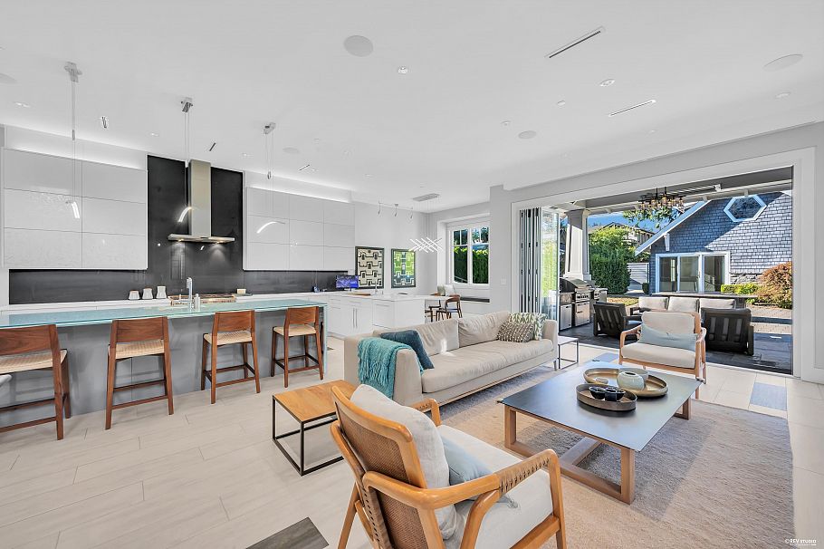 4055 W 39th Avenue Vancouver, BC - 3
